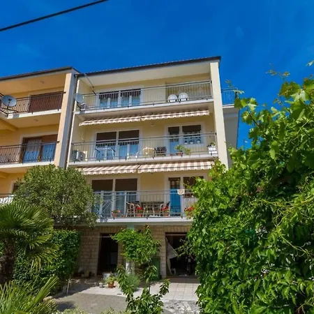 Apartment In 5236