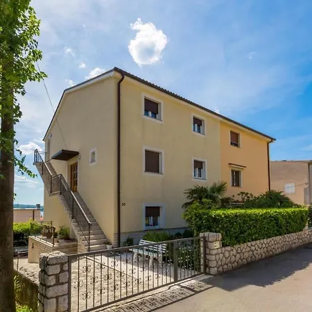 Apartment In 5236