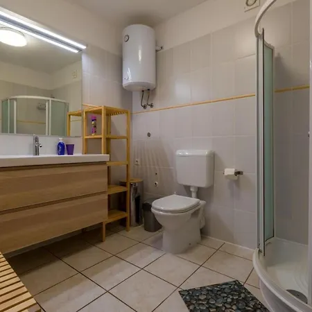 In 5236 Apartment *