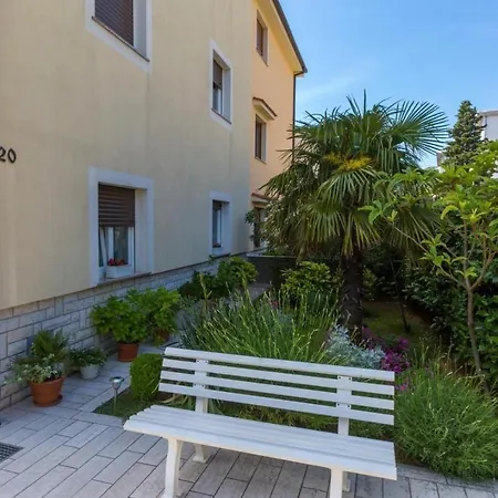 Apartment In 5236