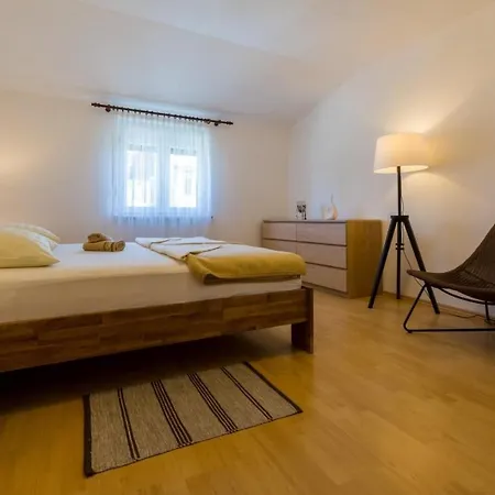 Apartment In 5236
