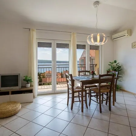 Apartment In 5236 *